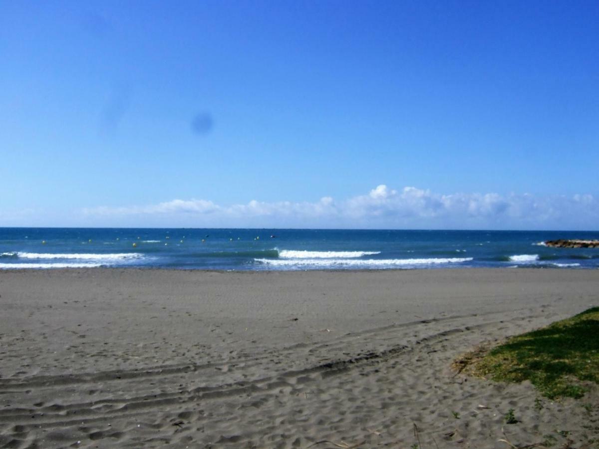 Beachfront House Малага Экстерьер фото